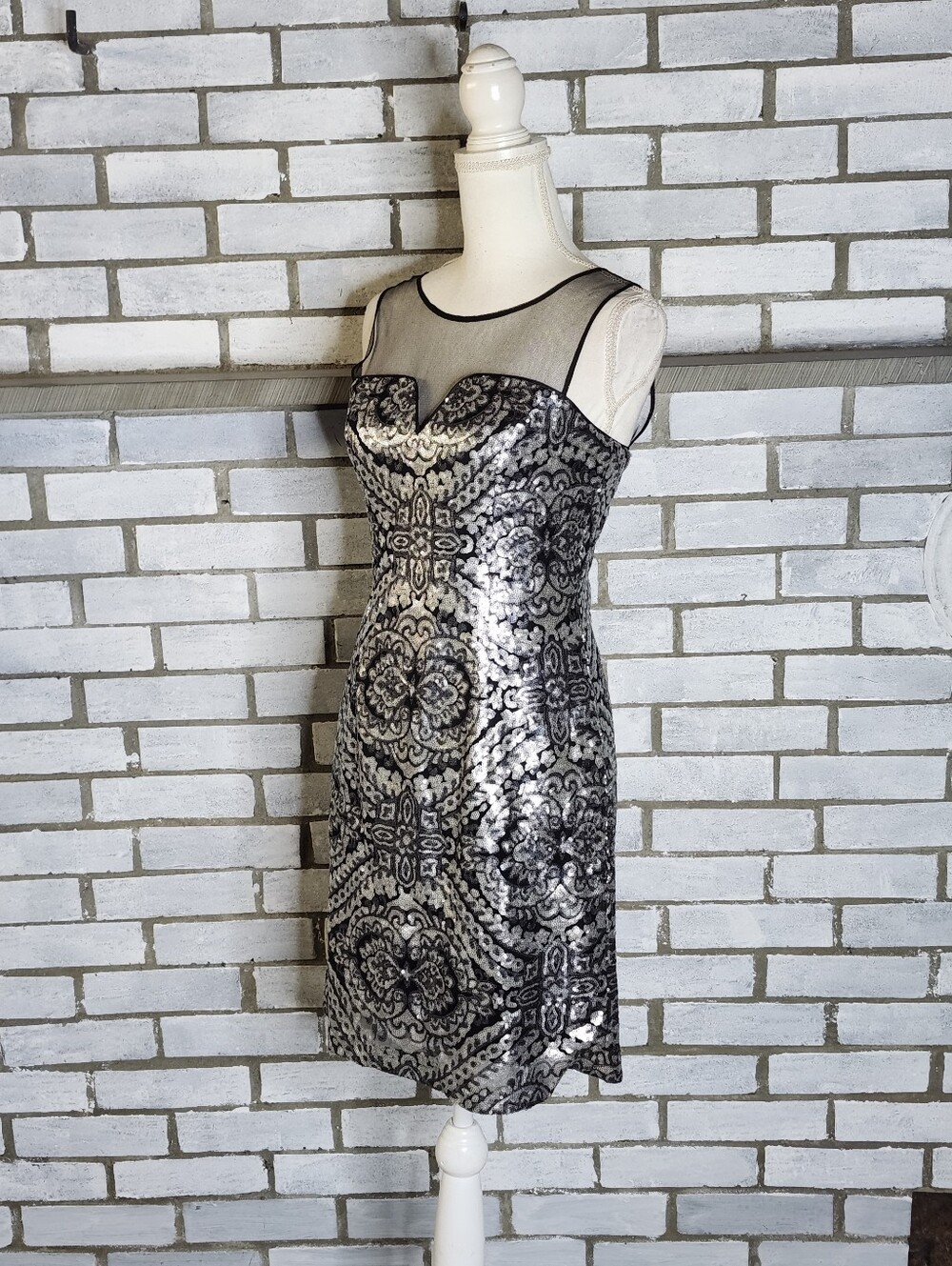 • Adrianna Papell Women's Sleeveless Sequence Mesh Sheath Dress Sz 4 Multicolor